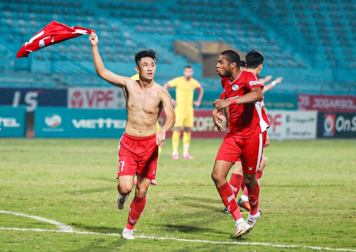 Trọng Đại xin lỗi sau khi lập siêu phẩm đưa Viettel lên ngôi đầu V-League 2020 Ảnh 1