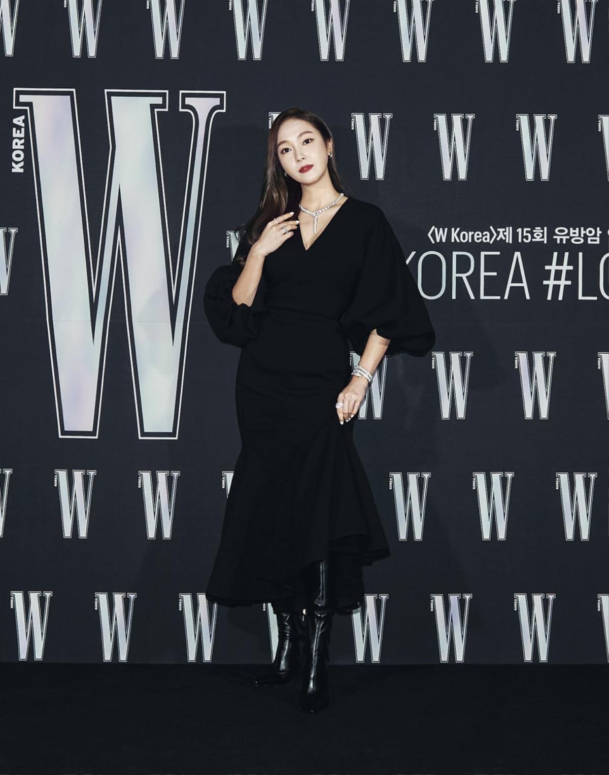 Đêm hội 'W Korea 2020': Mặt Park Min Young cứng đờ biến dạng, Park Shin Hye đọ sắc 'chị em nàng Han' và Jessica - Krystal Ảnh 10