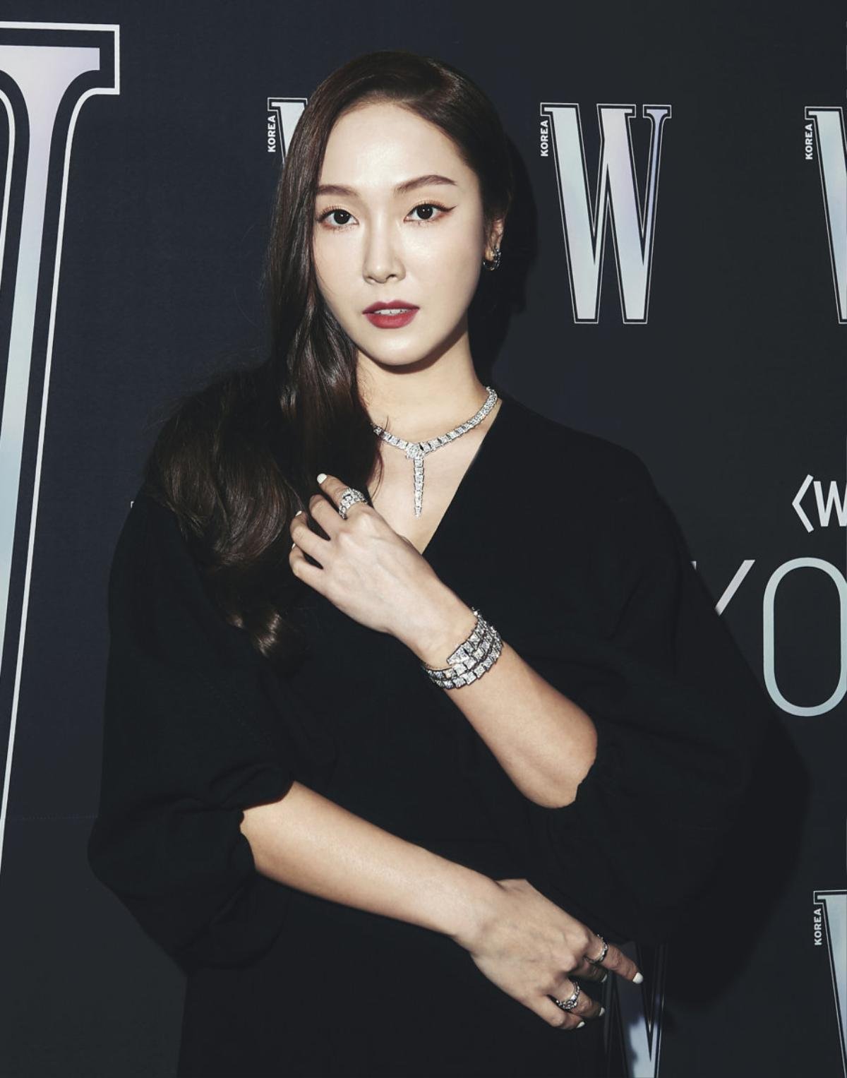 Đêm hội 'W Korea 2020': Mặt Park Min Young cứng đờ biến dạng, Park Shin Hye đọ sắc 'chị em nàng Han' và Jessica - Krystal Ảnh 11