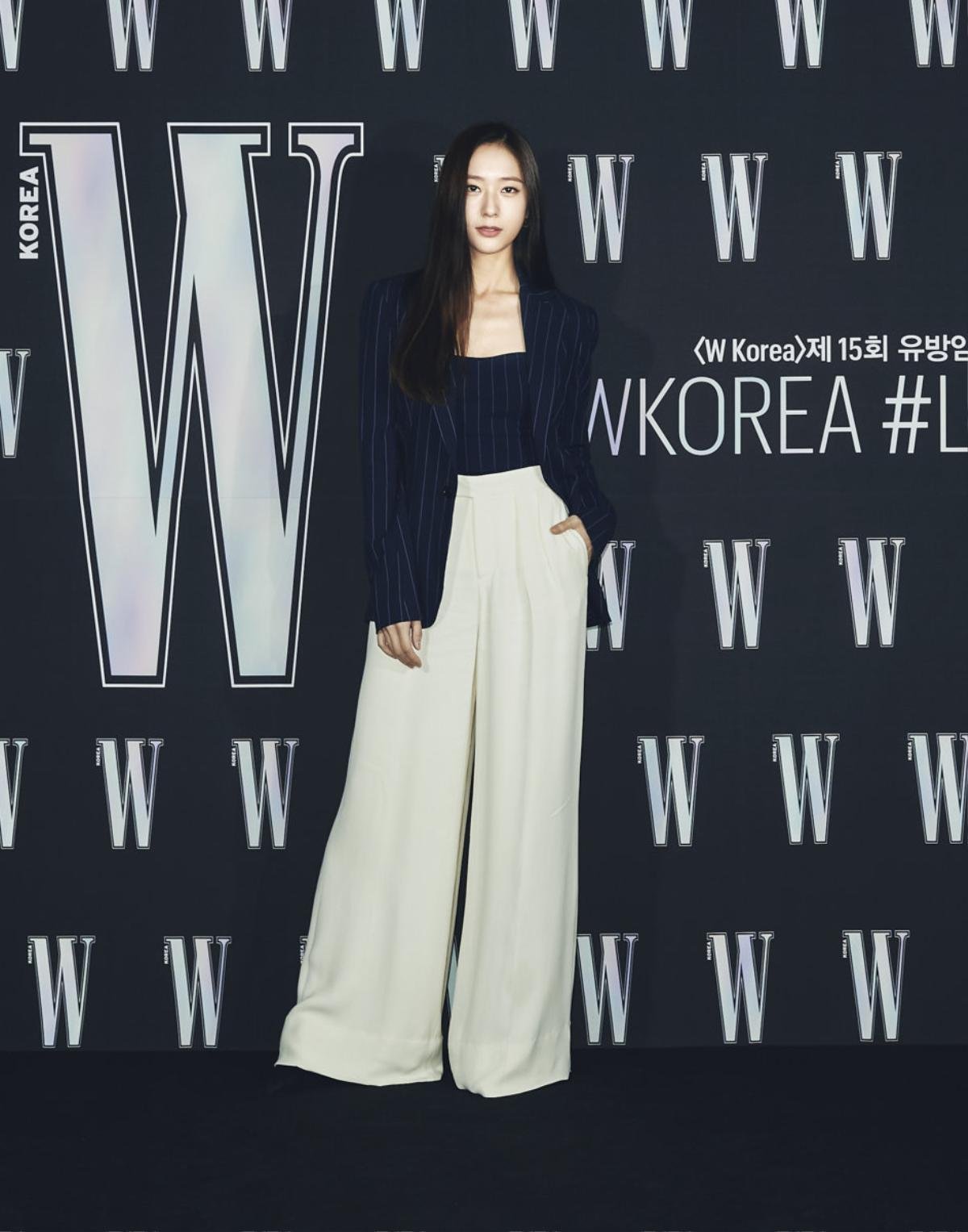 Đêm hội 'W Korea 2020': Mặt Park Min Young cứng đờ biến dạng, Park Shin Hye đọ sắc 'chị em nàng Han' và Jessica - Krystal Ảnh 8