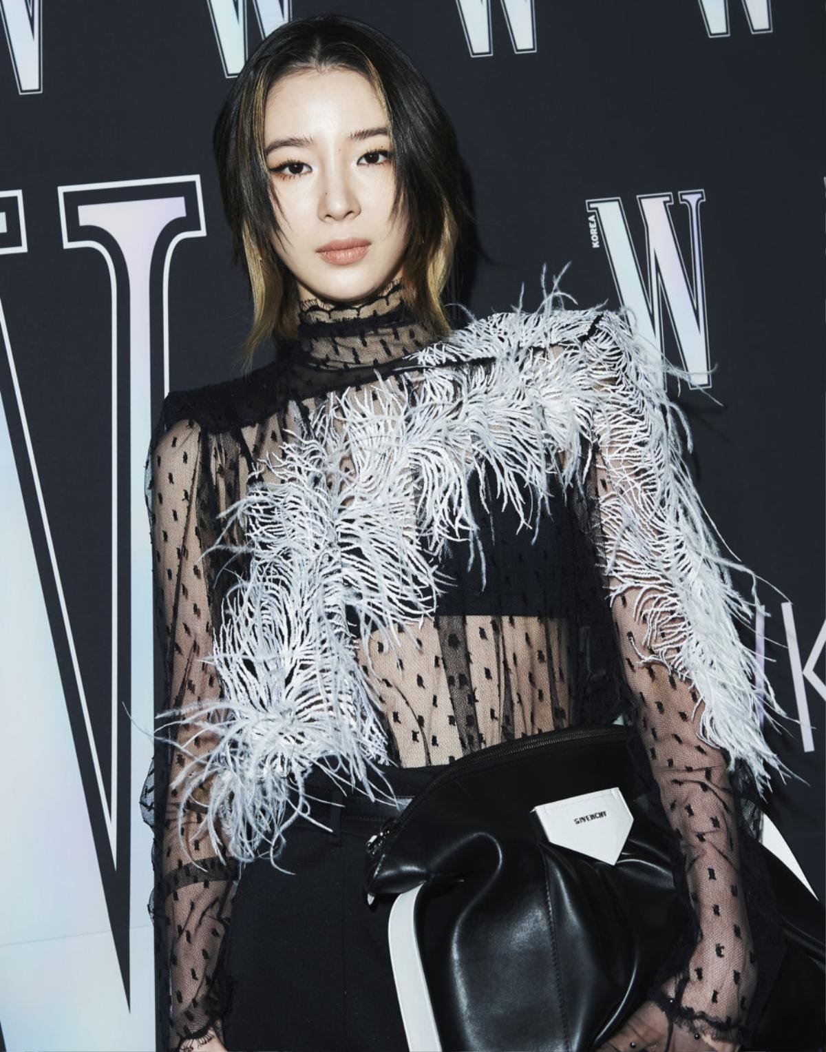 Đêm hội 'W Korea 2020': Mặt Park Min Young cứng đờ biến dạng, Park Shin Hye đọ sắc 'chị em nàng Han' và Jessica - Krystal Ảnh 33