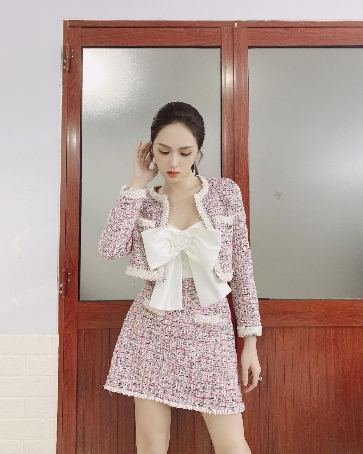 Hòa hậu Hương Giang đẹp nức nở trong set đồ tweed sang trọng tao nhã Ảnh 2