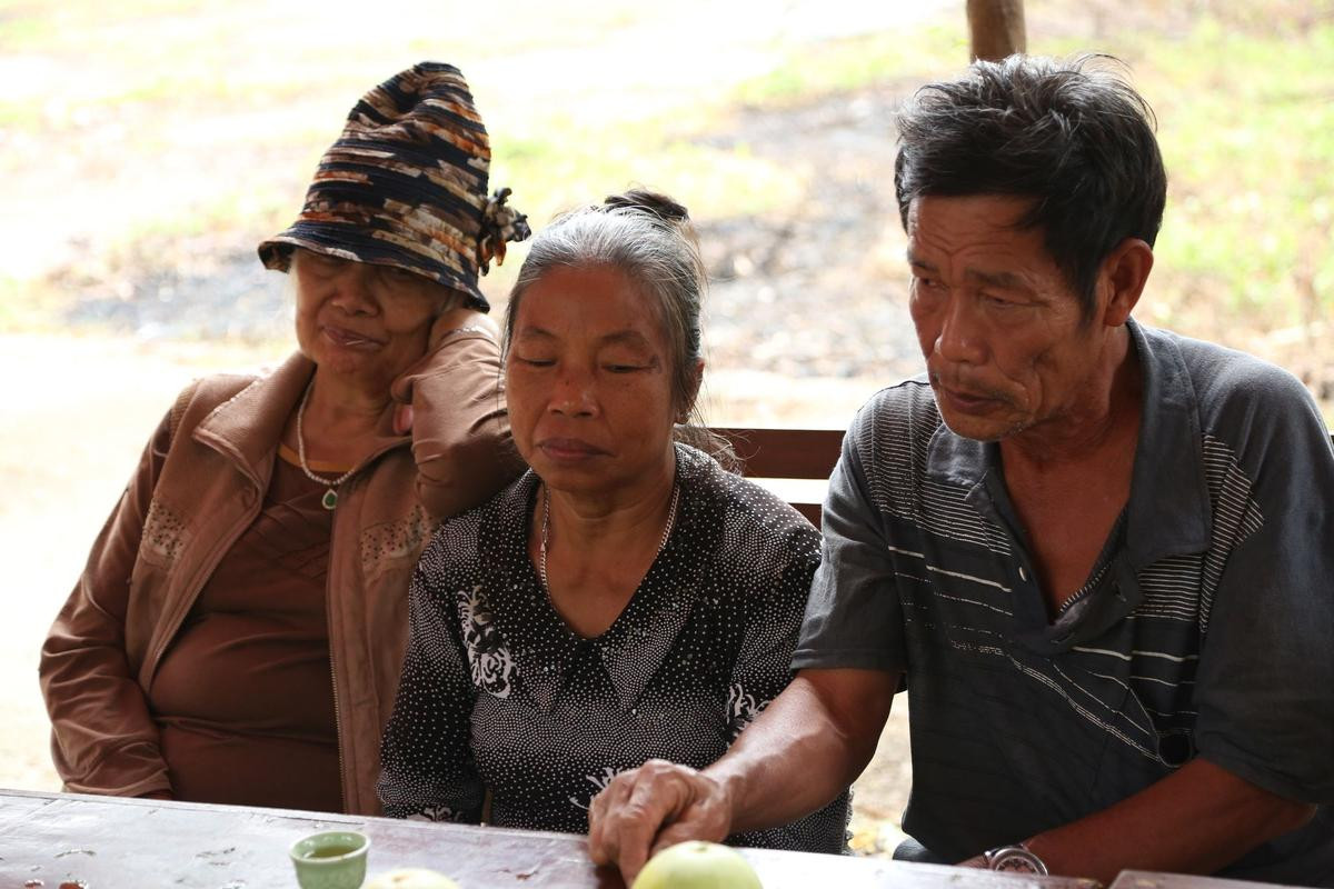 Người dân chặn xe vào bãi rác Nam Sơn, Hà Nội lại ngập rác thải: 'Chúng tôi sống ở đây mấy chục năm nay đã quá khổ, người mắc bệnh ngày một nhiều' Ảnh 6