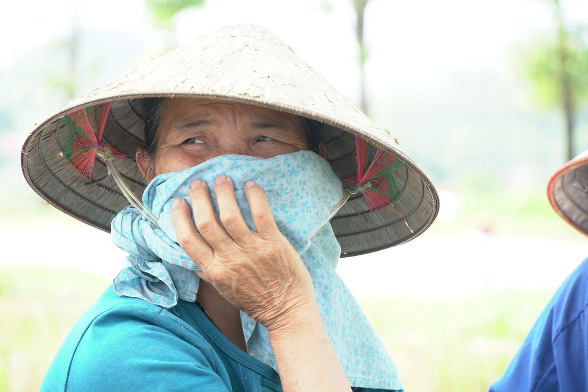 Người dân chặn xe vào bãi rác Nam Sơn, Hà Nội lại ngập rác thải: 'Chúng tôi sống ở đây mấy chục năm nay đã quá khổ, người mắc bệnh ngày một nhiều' Ảnh 8