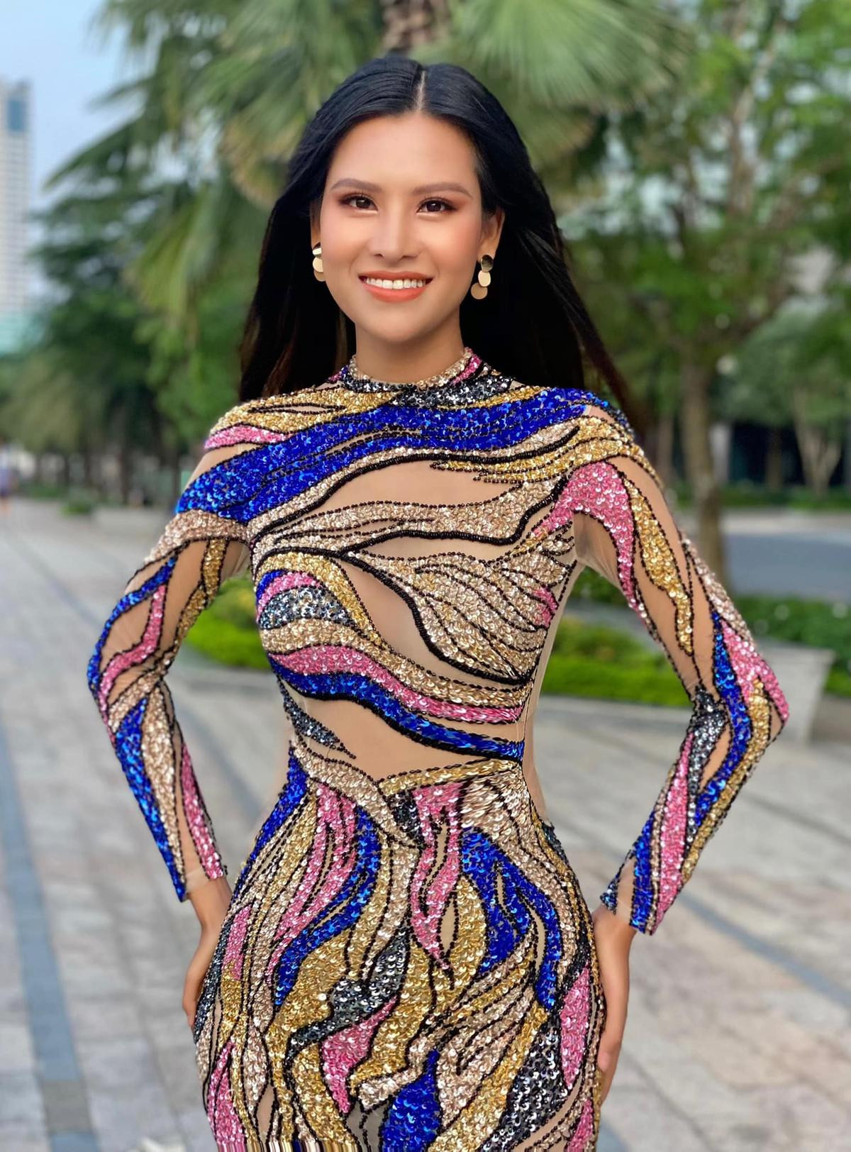 Dàn mỹ nhân Miss Earth trình diễn váy dạ hội: Hoa Thái nổi bật với Evening Gown 'Địa cầu' lấp lánh Ảnh 7