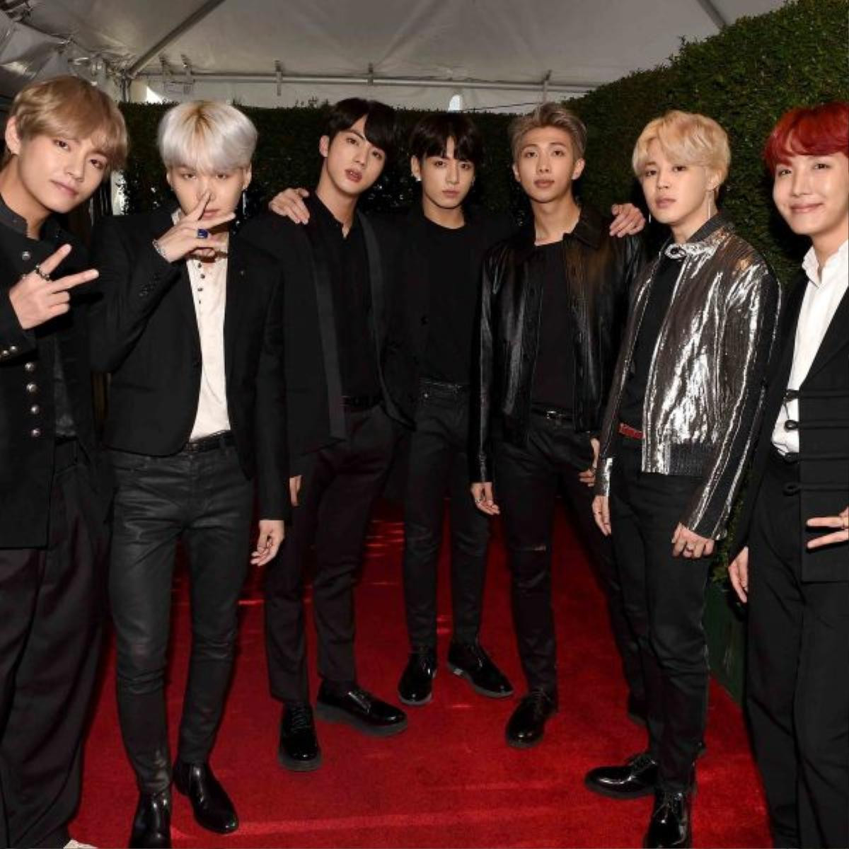 American Music Awards 2020 tung đề cử: Dua Lipa hứa hẹn trở thành tâm điểm, BTS liệu có thể lặp lại kỳ tích? Ảnh 4