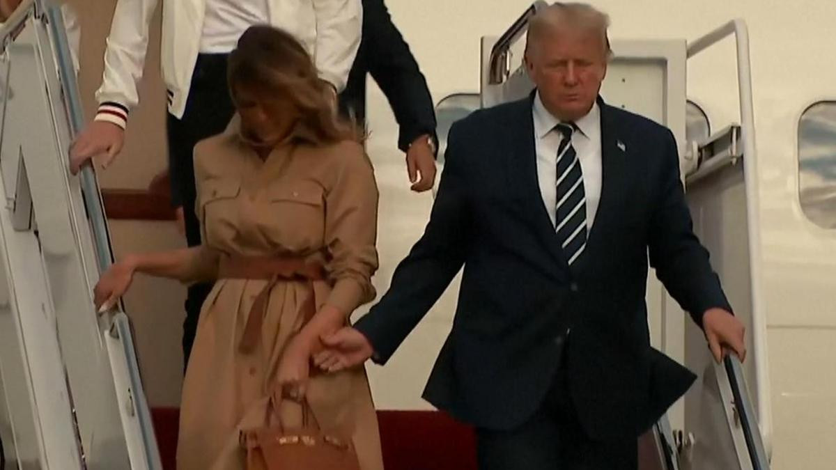 Những lần bà Melania 'hờ hững' với ông Trump Ảnh 2