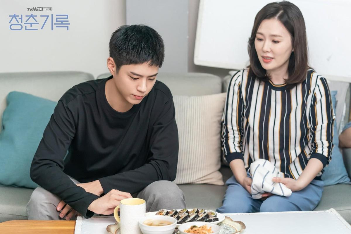 Rating 27/10: Siêu phẩm cực đỉnh giới thượng lưu vượt Park Bo Gum, 'Trở lại tuổi 18' thấp lát đát Ảnh 2