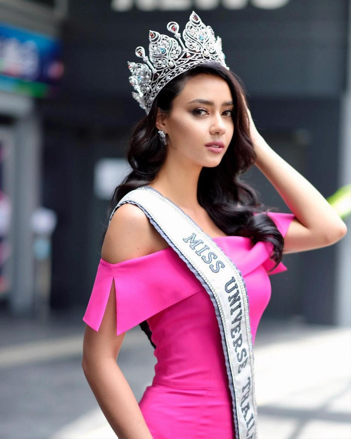 Khánh Vân ghi điểm mạnh với màn ứng xử khéo léo: 'Lọt Top 2 Miss Universe, nắm tay ai cũng hạnh phúc' Ảnh 6