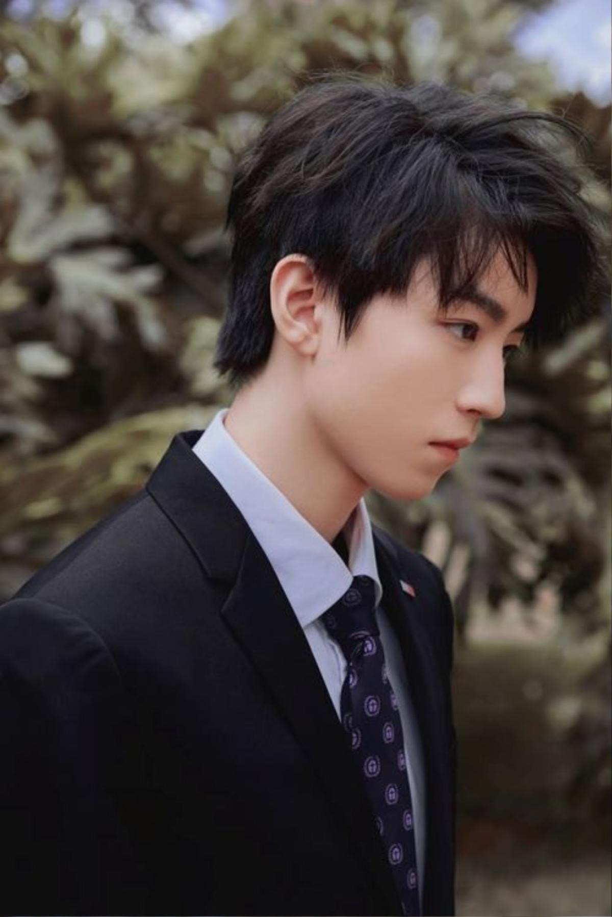 Hoạt động gần đây của ba thành viên TFBoys: Dịch Dương Thiên Tỉ lần nữa đoạt được giải thưởng lớn Ảnh 1