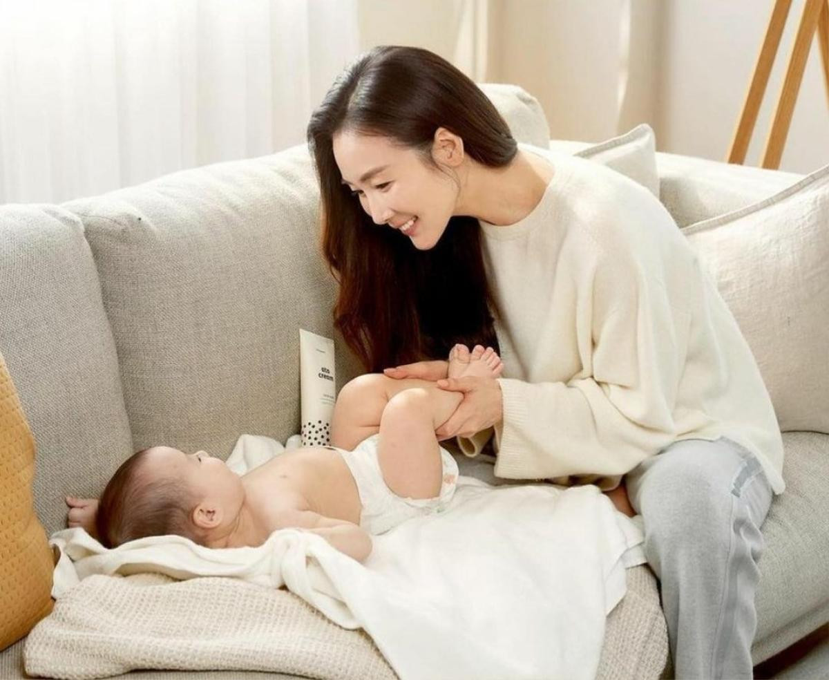 Sau 5 tháng sinh con, Choi Ji Woo khiến fan phát sốt với nhan sắc xinh đẹp mặn mà Ảnh 3