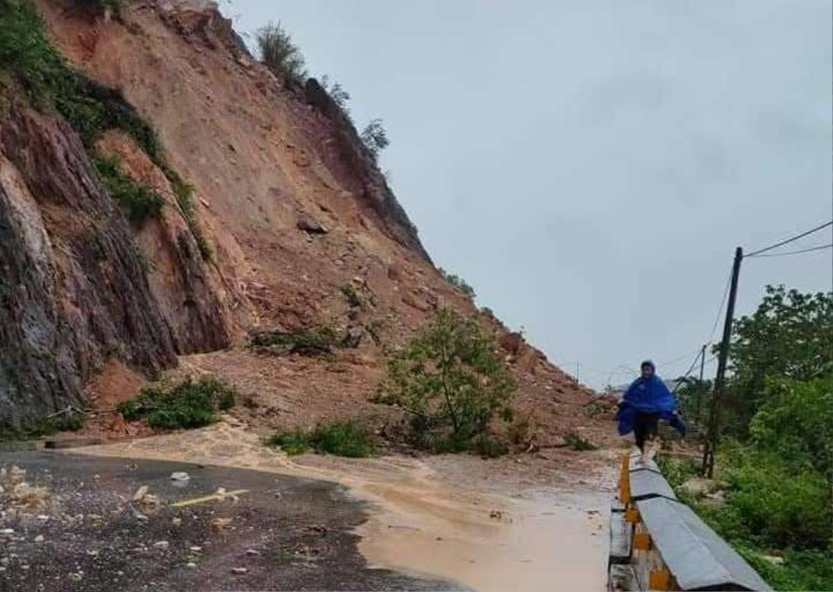 Thủy điện xả lũ, hàng trăm hộ dân ở Nghệ An sơ tán trong đêm Ảnh 2