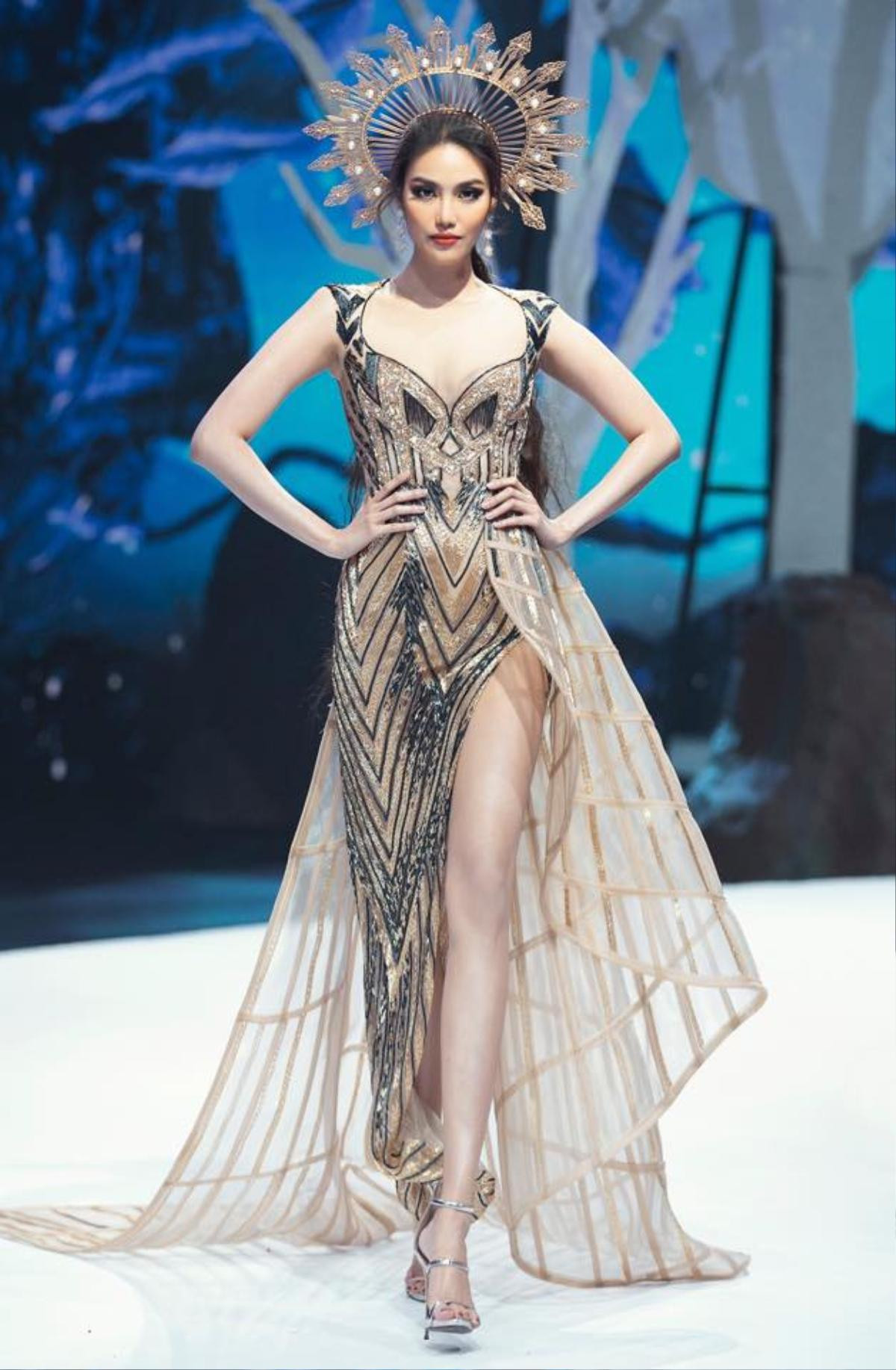 'Mẹ bỉm sữa' Lan Khuê diễn Vedette lộng lẫy xứng danh Nữ hoàng sàn catwalk, Trang Khàn còn phải vào khen Ảnh 2