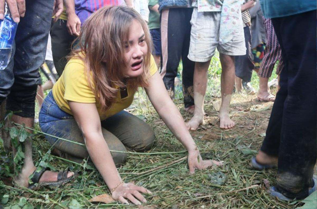 Tiếng khóc vô vọng của cô gái trẻ trước nỗi đau mất tích cha mẹ, em gái và con thơ chỉ trong tích tắc Ảnh 2