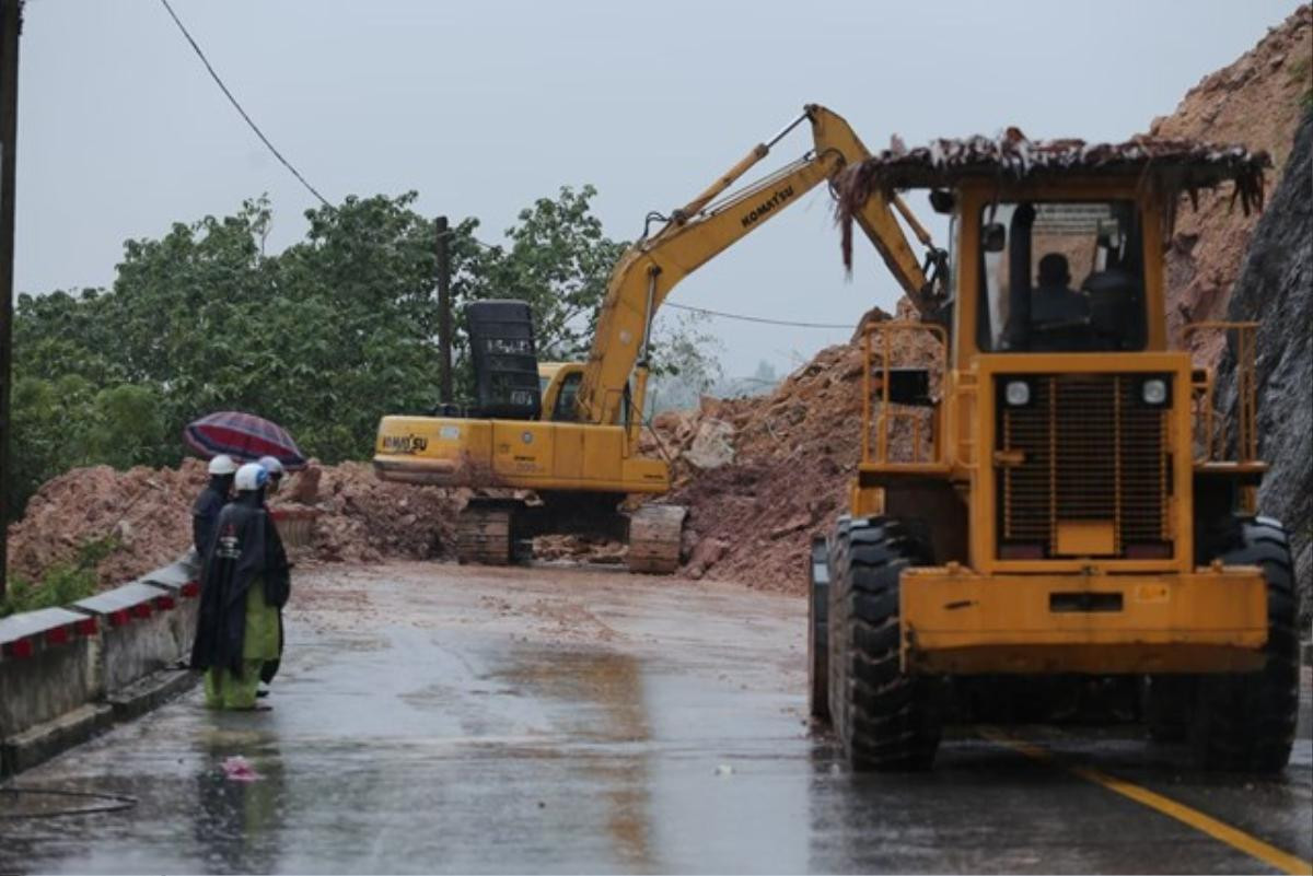 Nghệ An: 2 người bị lũ cuốn trôi mất tích, nhiều nhà cửa ngập sâu Ảnh 2