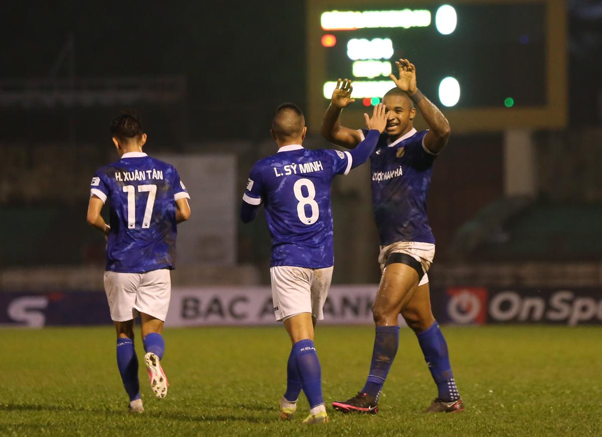 Nam Định trụ hạng V-League: Cái kết đẹp cho đội bóng thành Nam Ảnh 1