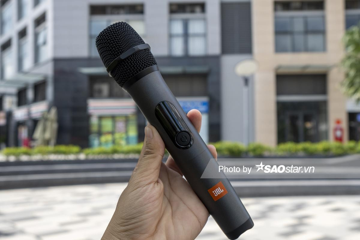 Dùng thử loa Bluetooth JBL PartyBox On The Go: Thiết kế lạ, điểm cộng ở chất âm Ảnh 13