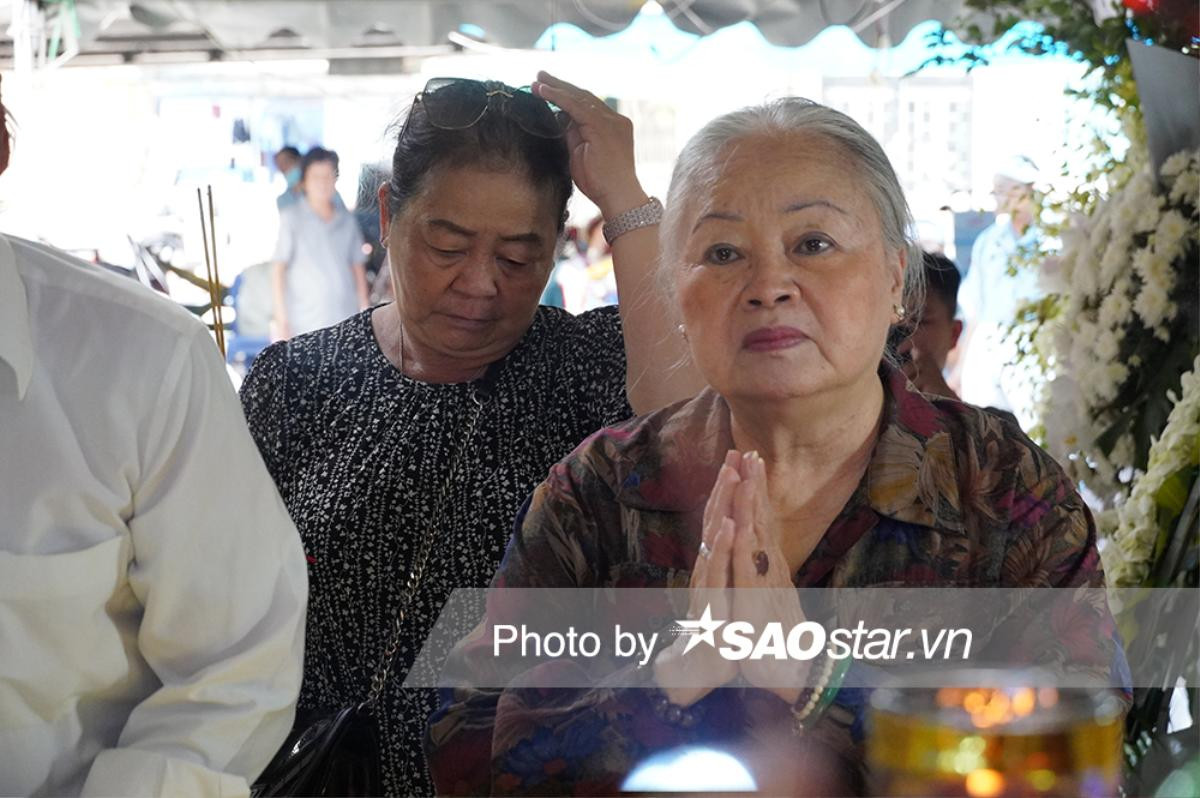 Chân dung nghệ sĩ Ánh Hoa trong kí ức đồng nghiệp: Luôn hồn hậu và lạc quan trước tấn bi kịch cuộc đời Ảnh 6