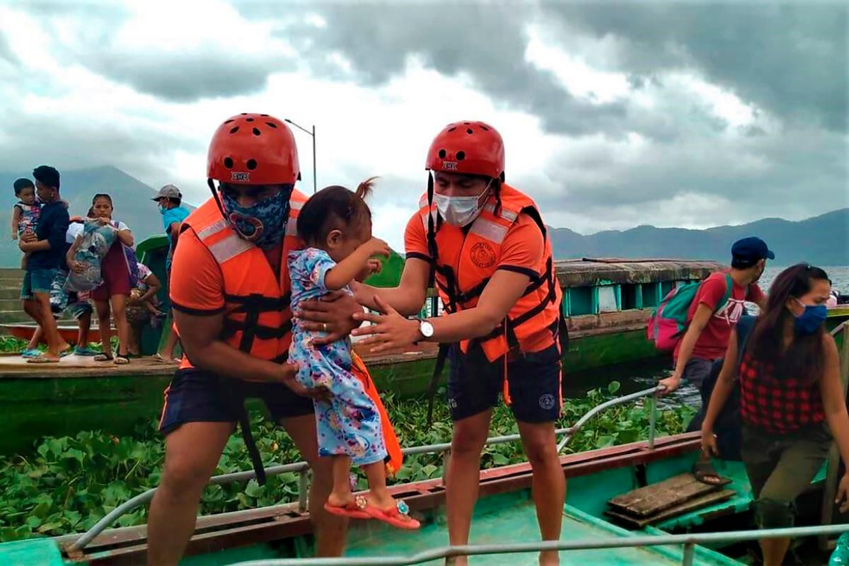 Cảnh tan thương sau khi siêu bão Goni đổ bộ Philippines Ảnh 8