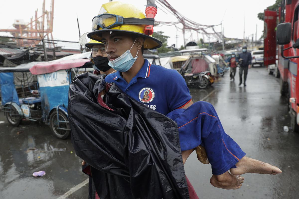 Cảnh tan thương sau khi siêu bão Goni đổ bộ Philippines Ảnh 2