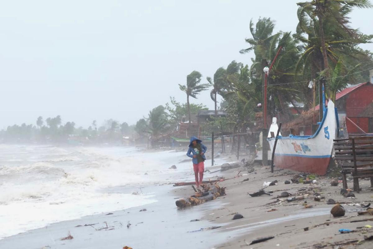 Cảnh tan thương sau khi siêu bão Goni đổ bộ Philippines Ảnh 4