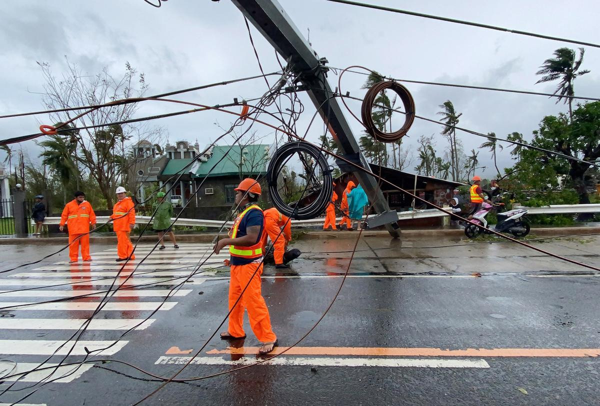 Cảnh tan thương sau khi siêu bão Goni đổ bộ Philippines Ảnh 5