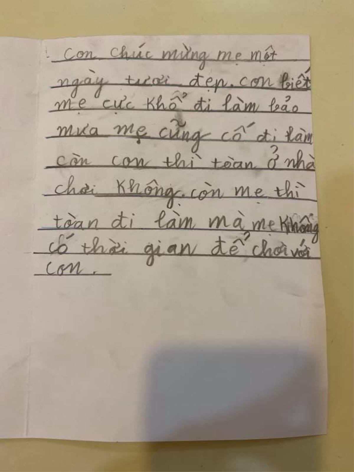 Nhớ nhà đến bật khóc, Thủy Tiên vẫn lội ngược ra Quảng Trị: 'Mỏi mệt nhưng nhớ người dân còn khó khăn' Ảnh 5