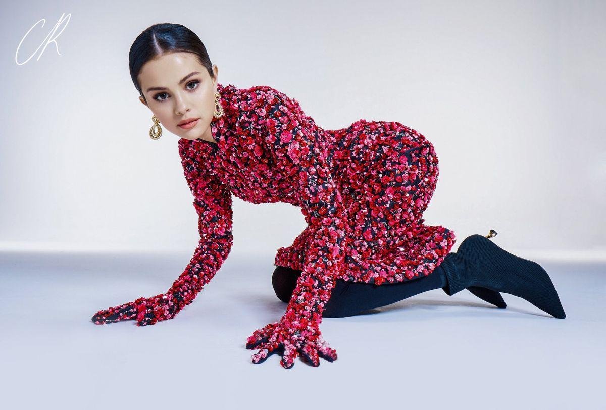 Selena Gomez mặc đầm xuyên thấu vòng 1, đụng độ Bella Hadid lẫn Jennie Black Pink Ảnh 12