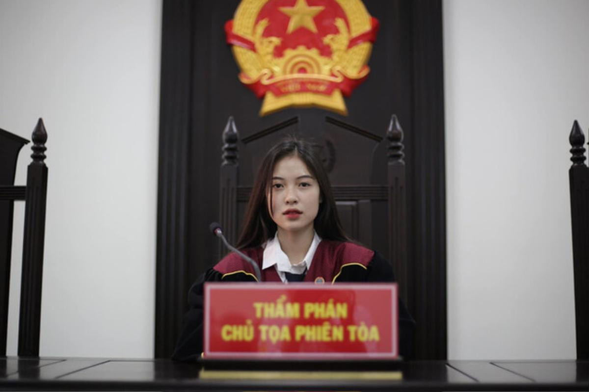 Khoác áo Thẩm phán, những nữ sinh Học viện Tòa án bất ngờ nổi tiếng bởi ngoại hình quá đỗi xinh đẹp Ảnh 8