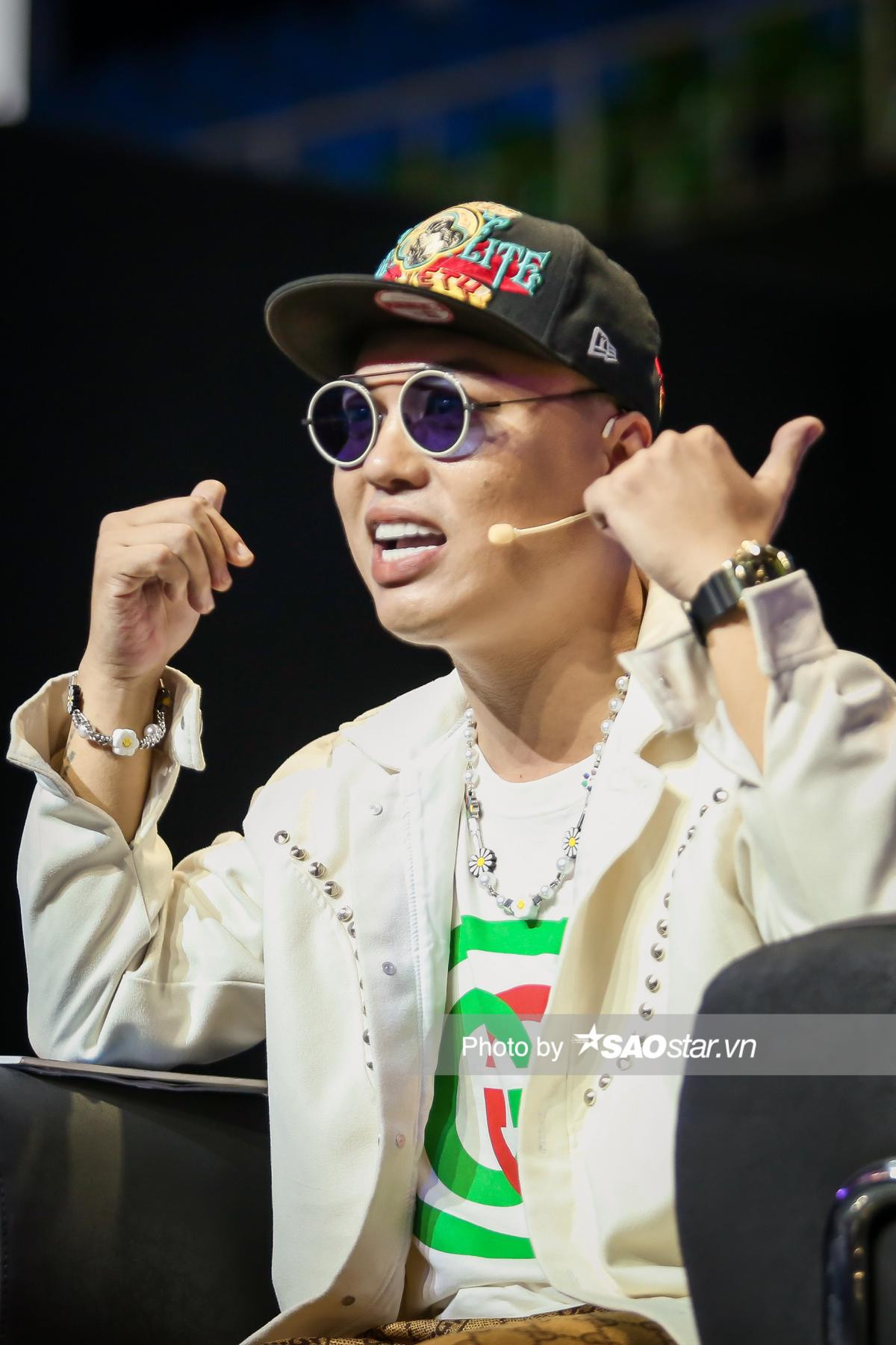 Mentor King Of Rap sáng bừng trên sân khấu vòng Hồi sinh, Hồ Hoài Anh 'cháy' hết cỡ với áo lông dày sụ Ảnh 15