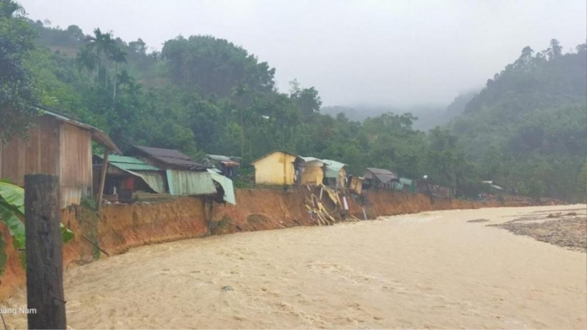 Một ngôi làng ở Trà Leng có nguy cơ bị 'xóa sổ' sau trận sạt lở nghiêm trọng do mưa lũ Ảnh 3