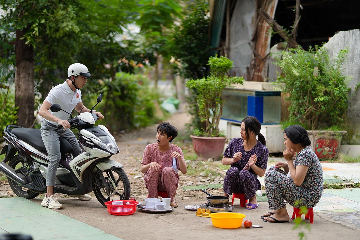 'Tắt tiếng' của Huỳnh Lập - Duy Khánh- Lê Nhân 'cà khịa' CĐM: Từ chuyện Đông Nhi đi đẻ đến cứu trợ mùa lũ Ảnh 13