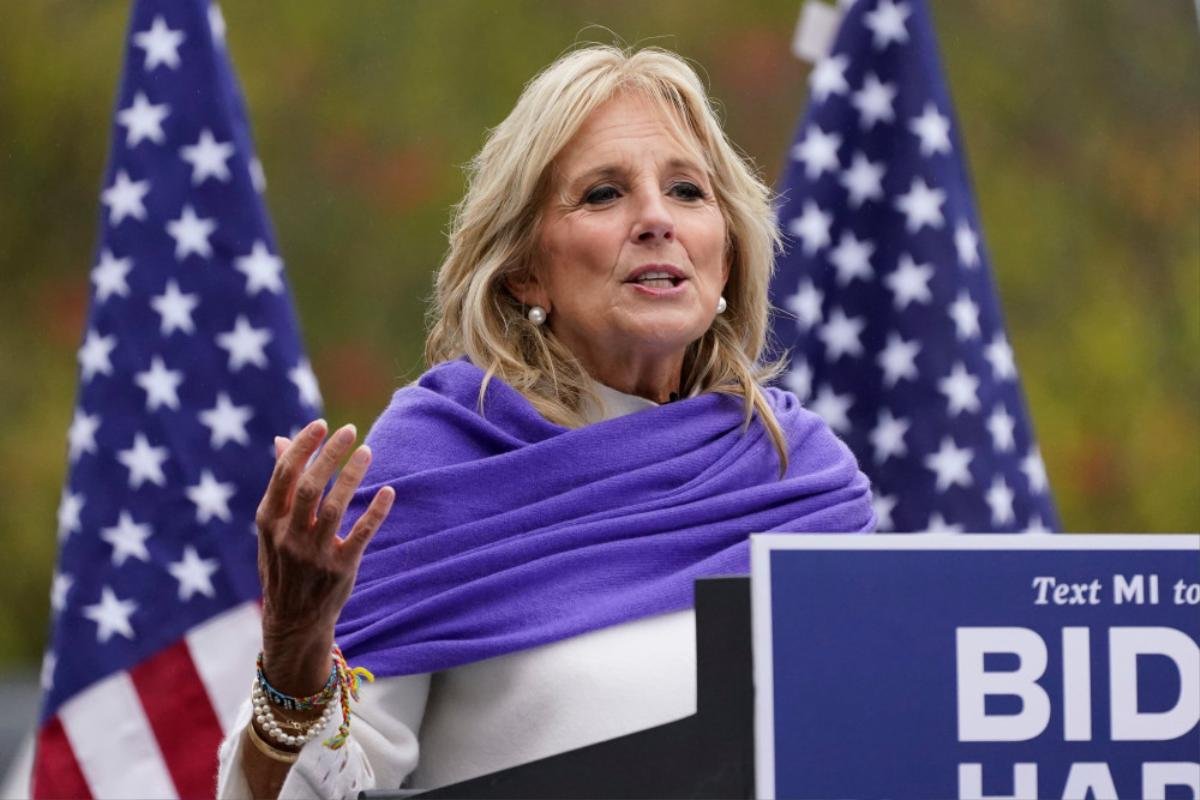 Học vấn đáng nể của Đệ nhất phu nhân Mỹ Jill Biden: Sở hữu 1 bằng cử nhân, 2 bằng Thạc sĩ, 1 bằng Tiến sĩ Ảnh 4