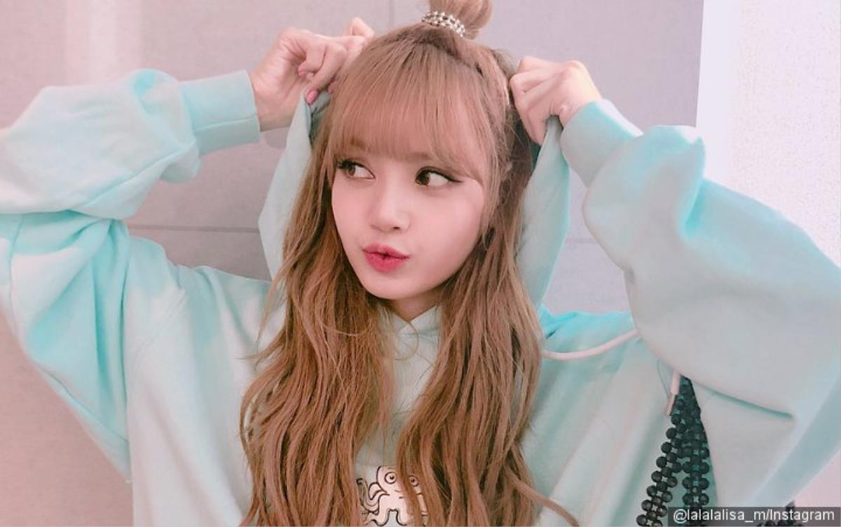 Lisa (BlackPink) có tỉ lệ vầng trán hoàn hảo nhưng tại sao lại luôn để mái? Ảnh 1