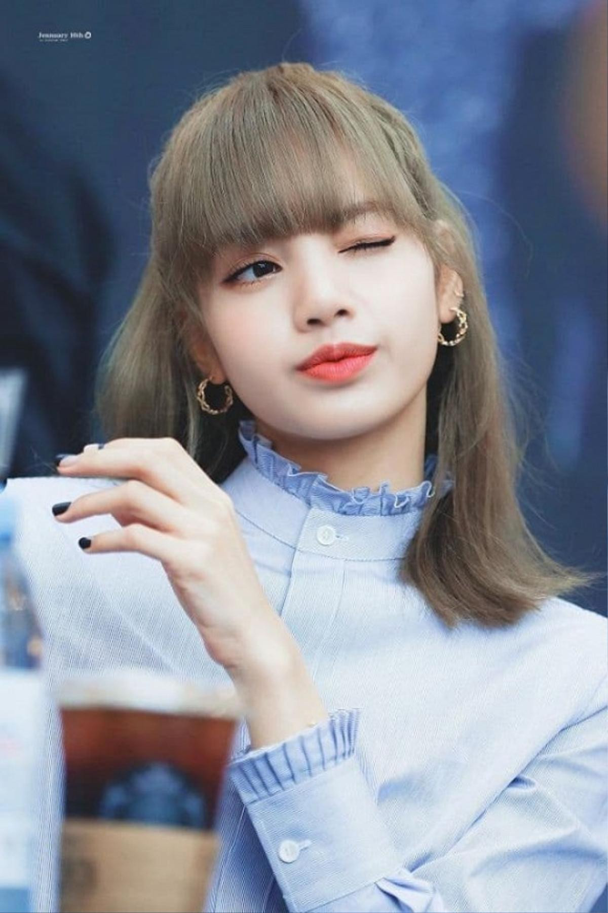 Lisa (BlackPink) có tỉ lệ vầng trán hoàn hảo nhưng tại sao lại luôn để mái? Ảnh 5