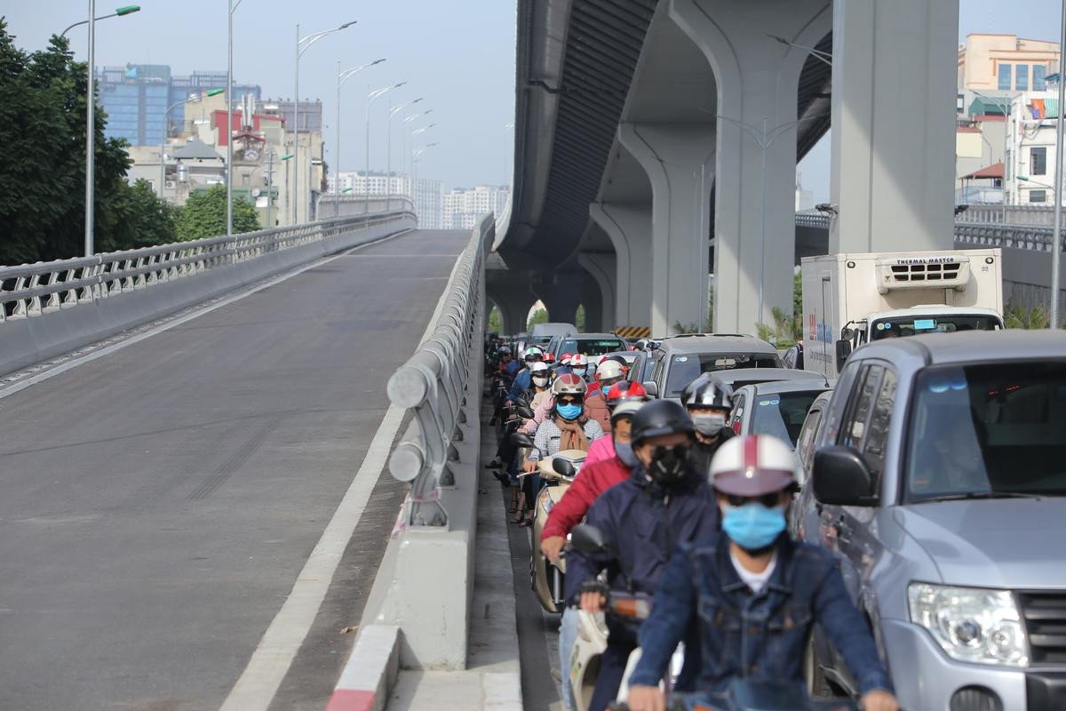 'Con đường đau khổ' Trường Chinh tắc nghẽn kinh hoàng sau 2 ngày thông xe tuyến vành đai 2 hơn 9.400 tỷ Ảnh 9