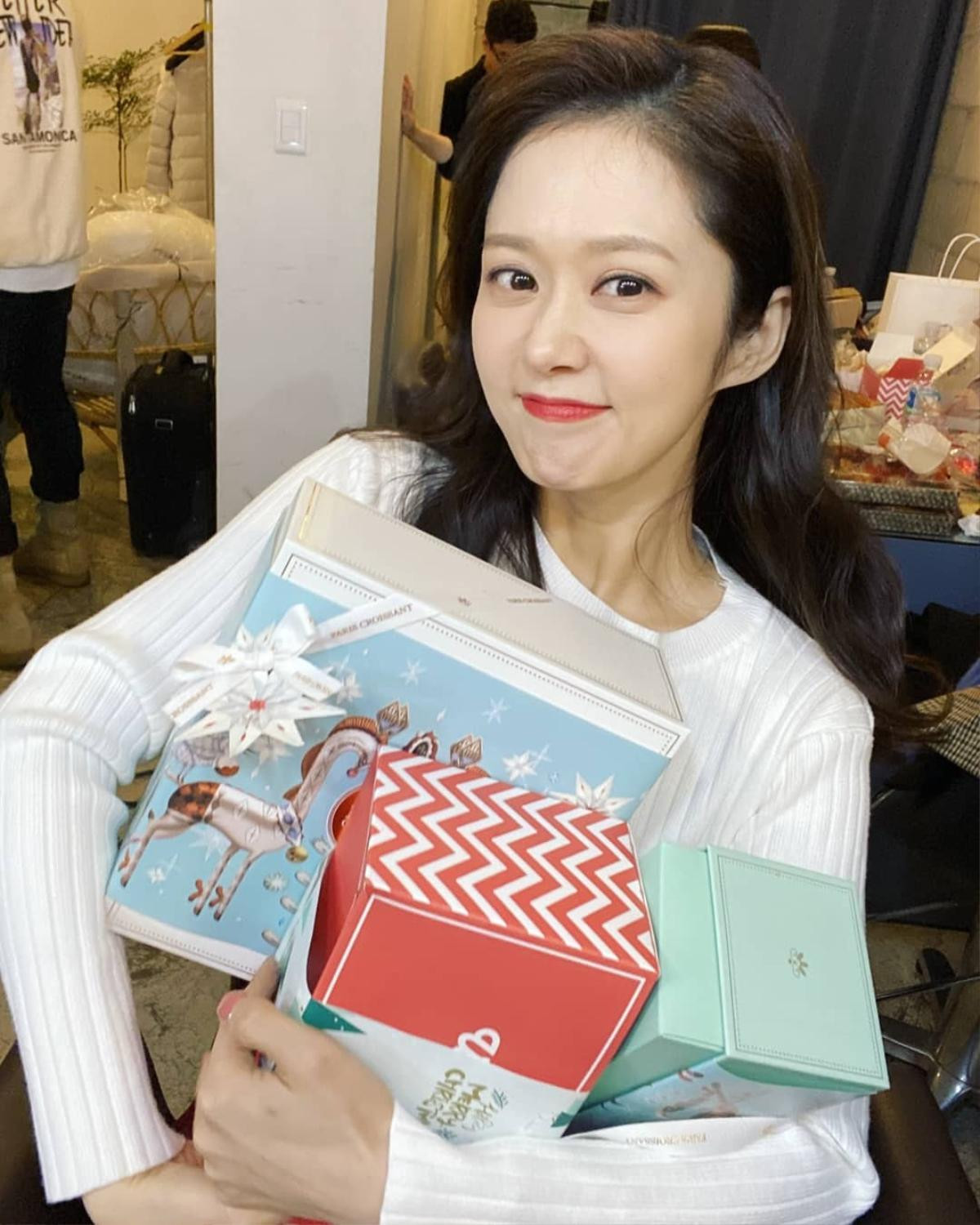 Han Ji Min thay thế danh hiệu 'mỹ nhân không tuổi' của Jang Nara: Người 39 kẻ 40! Ảnh 19