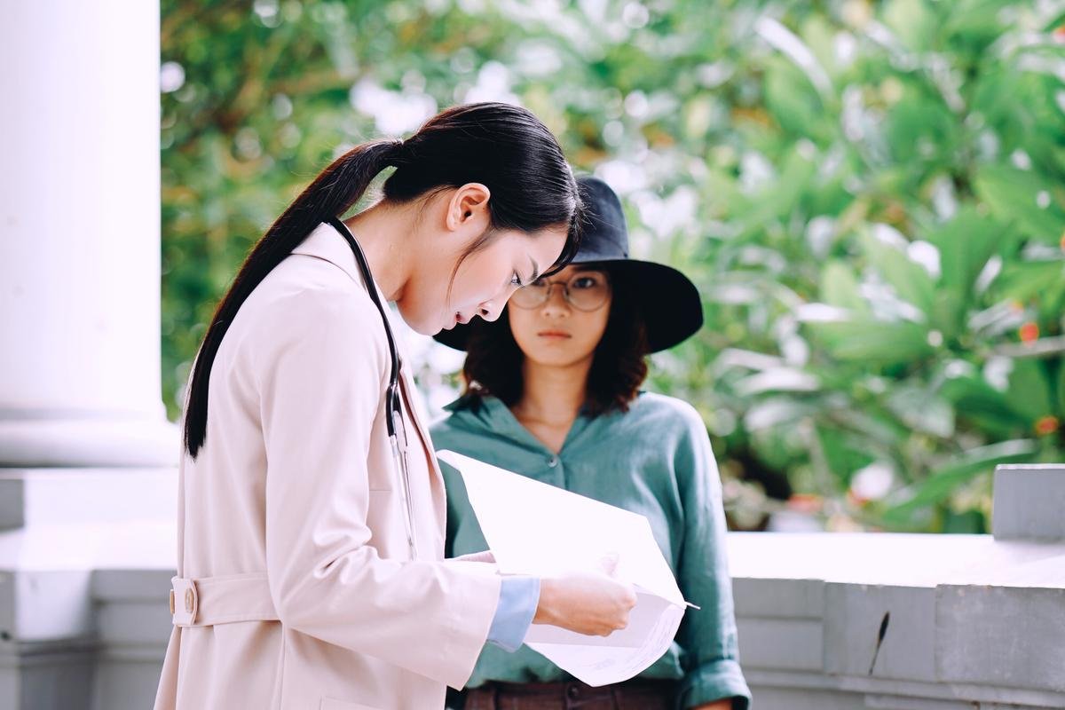 'Kẻ thù của Hương Giang' Karen Nguyễn: Đóng vai bác sĩ dịu dàng mà 'cốt' tiểu tam phản diện vẫn còn? Ảnh 6