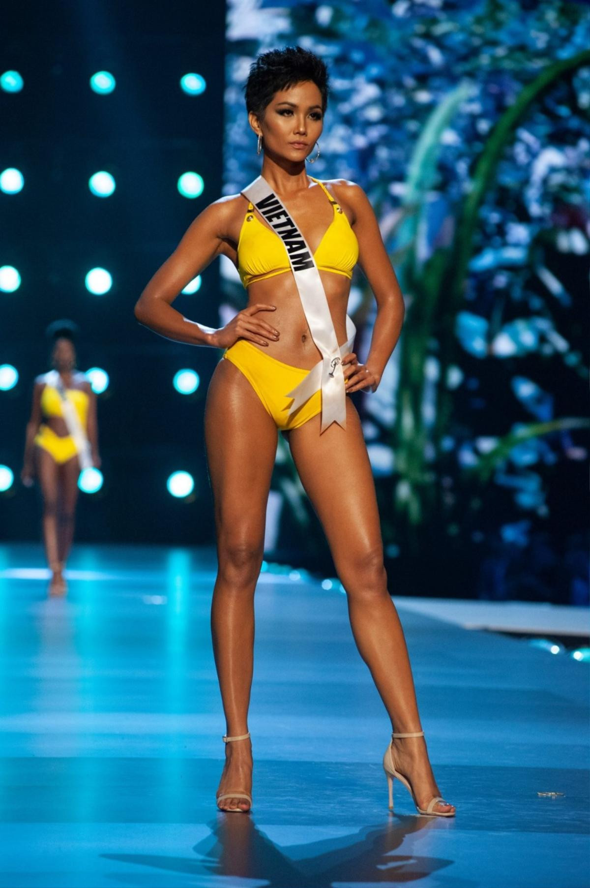 H'Hen Niê gây sốt khi diện lại bikini cũ từng tạo cú hit ở Miss Universe 2019 Ảnh 6