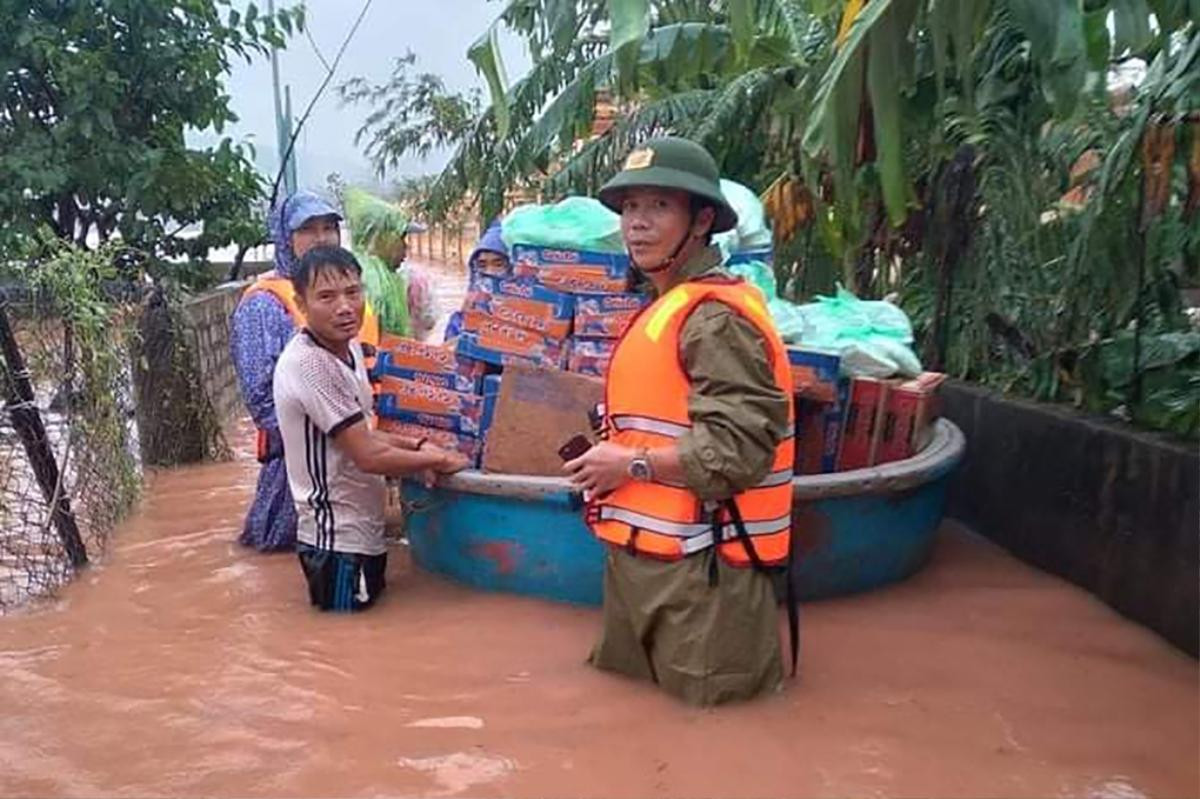 Một chủ tịch xã ở Quảng Bình qua đời vì nhiễm vi khuẩn khi cứu nạn người dân vùng lũ Ảnh 1