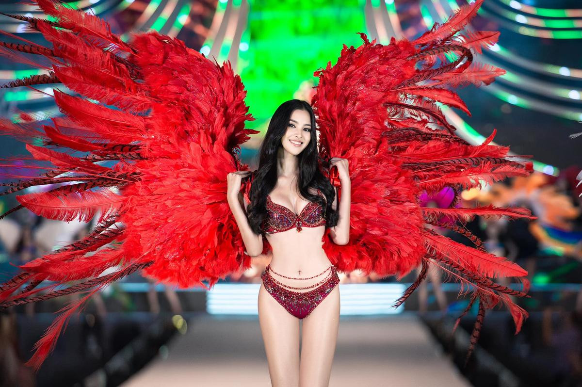 Hoa hậu Tiểu Vy cosplay thiết kế nội y như cựu thiên thần Victoria's Secret Ảnh 1