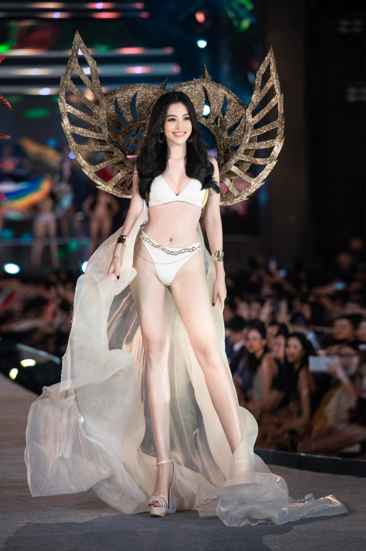 Hoa hậu Tiểu Vy cosplay thiết kế nội y như cựu thiên thần Victoria's Secret Ảnh 8