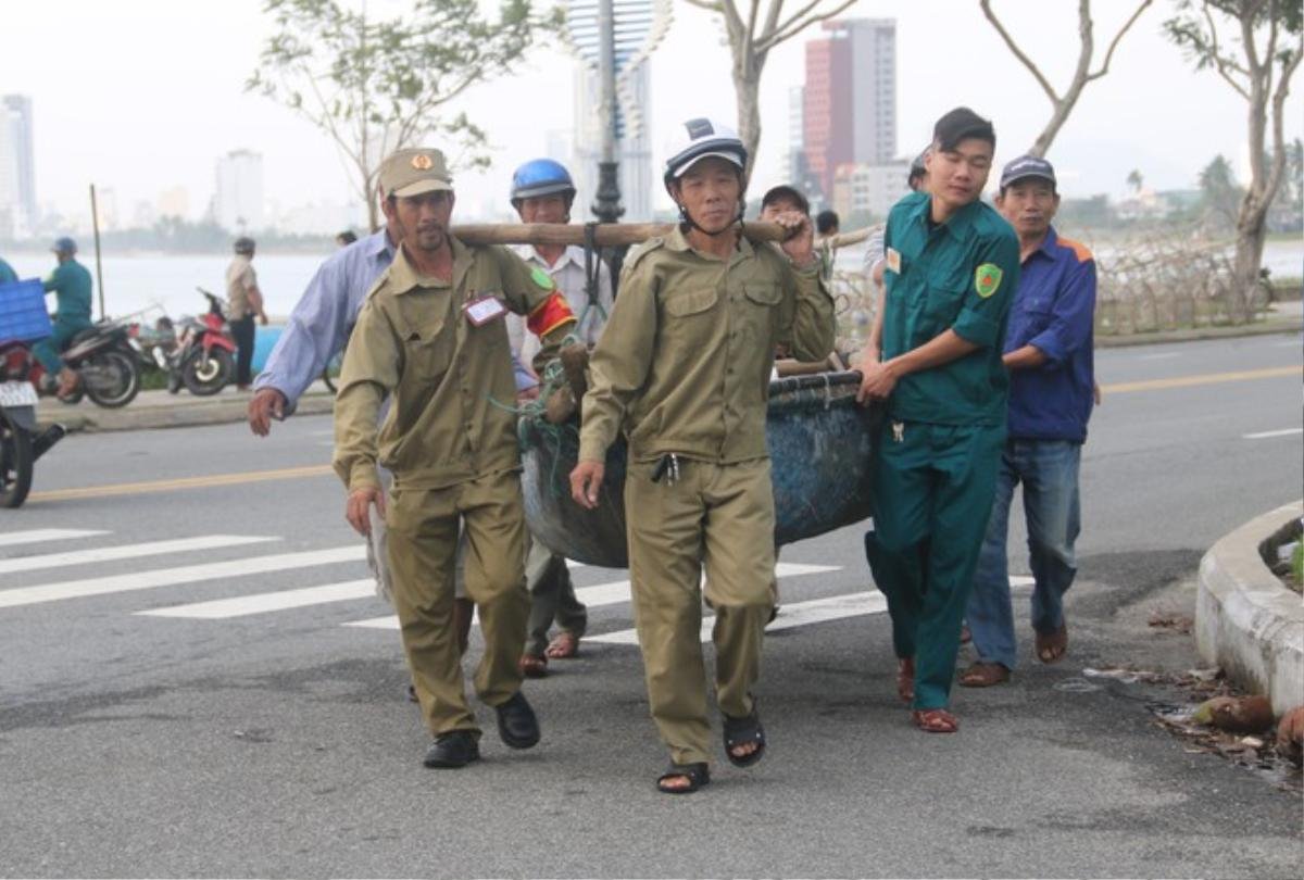 Đà Nẵng yêu cầu người dân không ra khỏi nhà từ 12h ngày 14/11 để phòng chống bão số 13 Ảnh 1