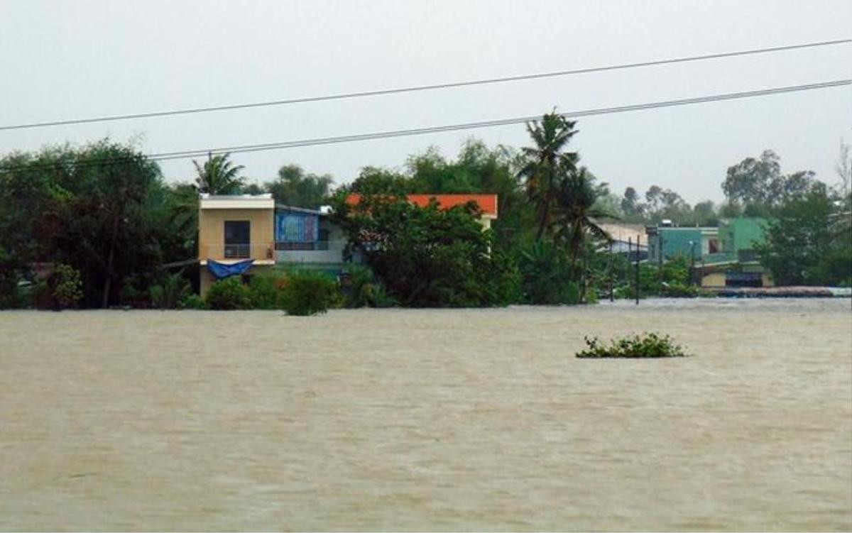 Hai mẹ con qua dòng lũ bị nước cuốn trôi, người mẹ tử vong thương tâm Ảnh 1