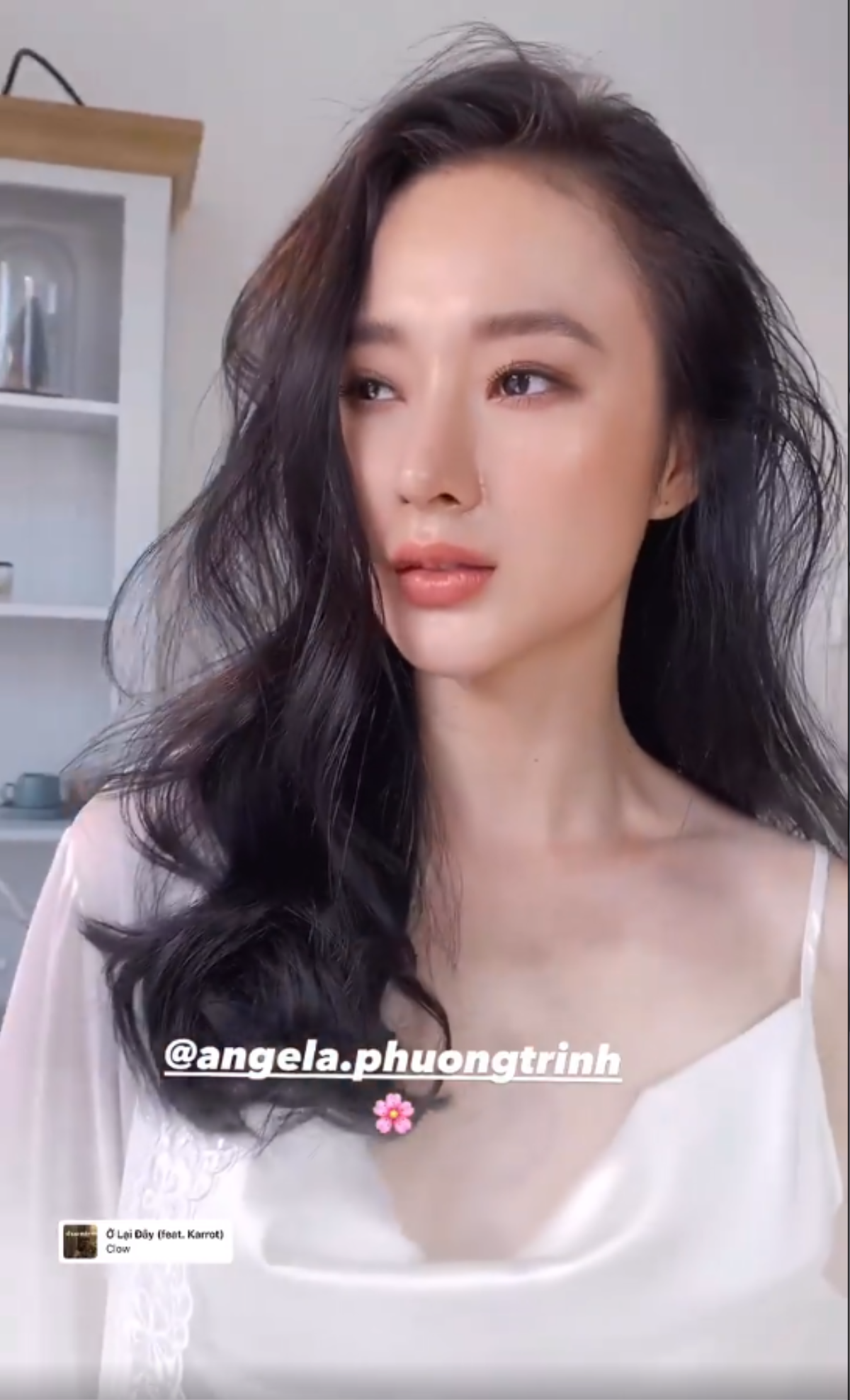 Không thể rời mắt trước nhan sắc thật của Angela Phương Trinh trong clip hậu trường Ảnh 5