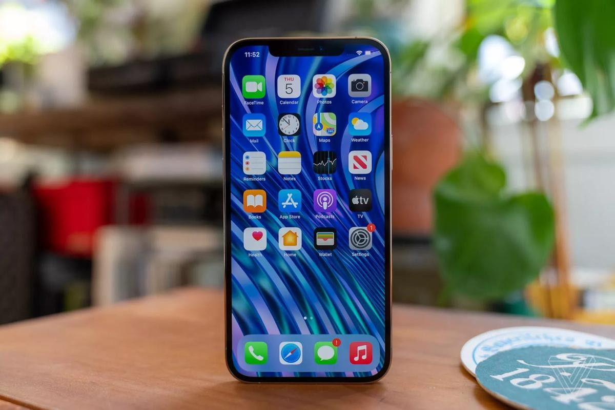 iPhone 12 Pro Max xách tay giảm 15 triệu đồng chỉ sau vài ngày Ảnh 1