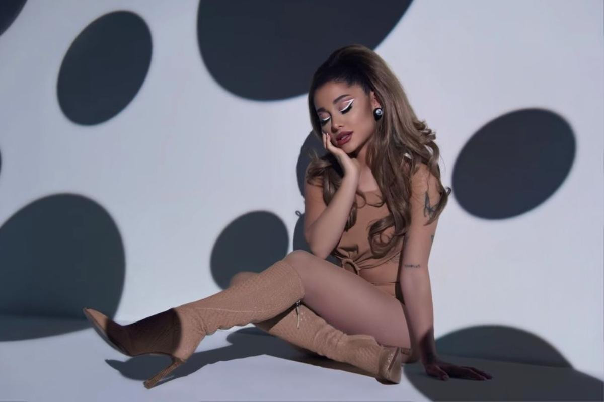 34+35: Ariana Grande xoạc cực đỉnh trong MV mới nhất Ảnh 14