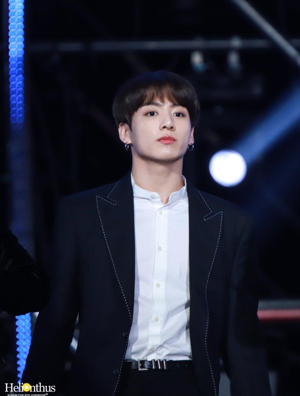 Báo Mỹ vinh danh Jungkook (BTS) là 'Nam thần quốc tế s.exy nhất 2020' Ảnh 1