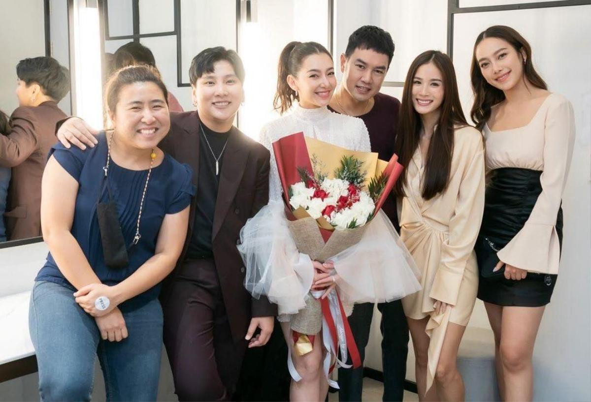 Bella Ranee không áp lực về doanh thu của phim điện ảnh 'E-Riam Sing', giữ vé mời dành riêng cho bạn trai Ảnh 4