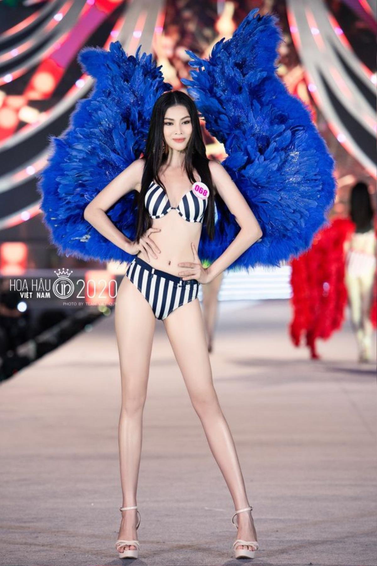 Trình catwalk top 3 Hoa hậu Việt Nam 2020: Á hậu Ngọc Thảo xứng danh trò cưng Võ Hoàng Yến Ảnh 9